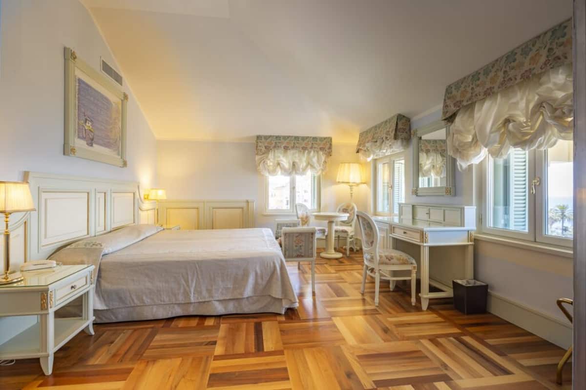 1 chambre, literie de qualité supérieure, surmatelas, minibar