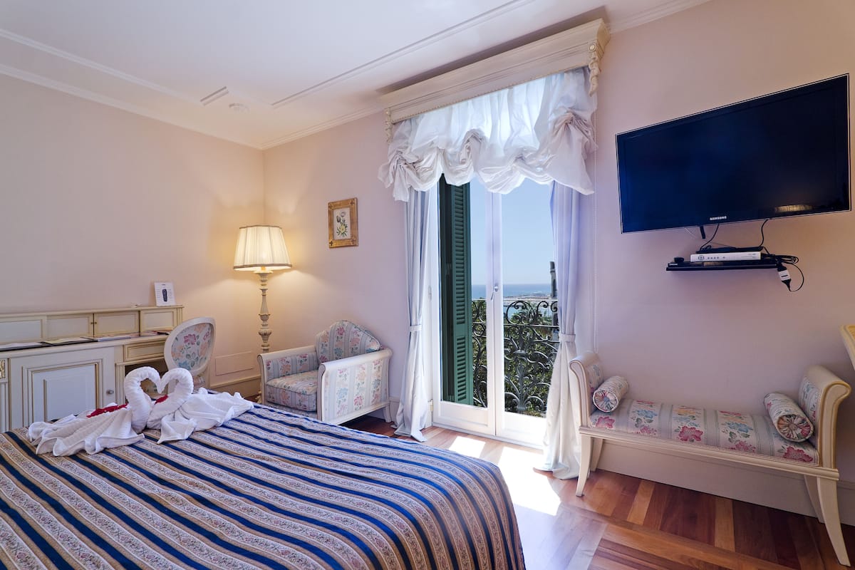 1 chambre, literie de qualité supérieure, surmatelas, minibar