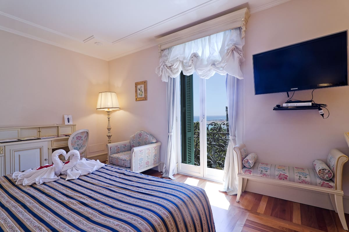 1 chambre, literie de qualité supérieure, surmatelas, minibar