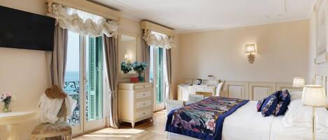 Premium bedding, pillowtop beds, minibar, in-room safe