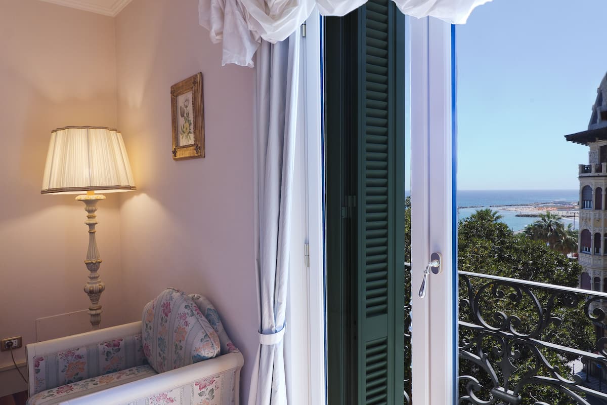 1 chambre, literie de qualité supérieure, surmatelas, minibar