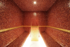 Sauna, hot tub, steam room, Turkish bath/hammam, body treatments
