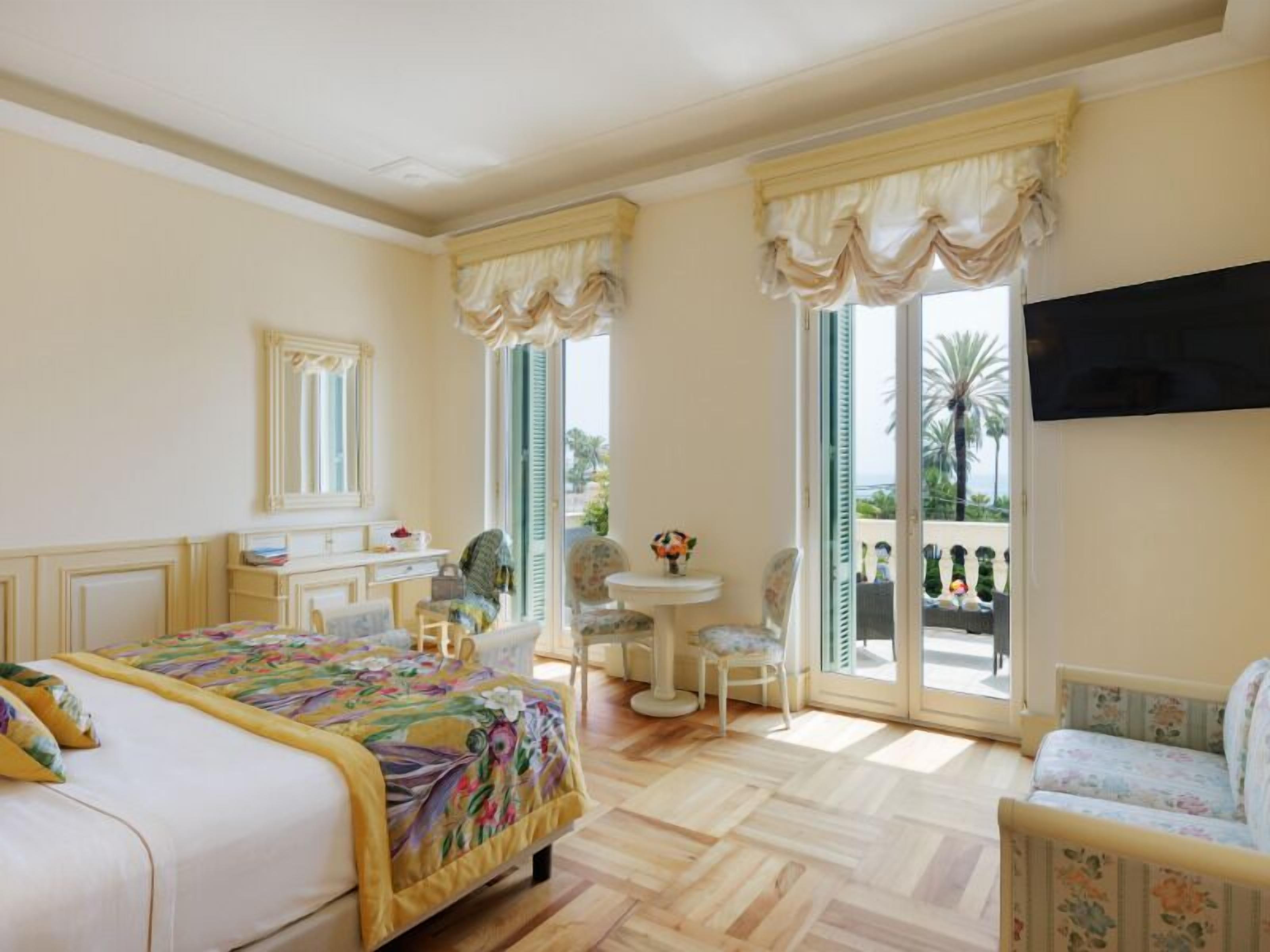 Rainfall showerhead, free toiletries, hair dryer, bidet