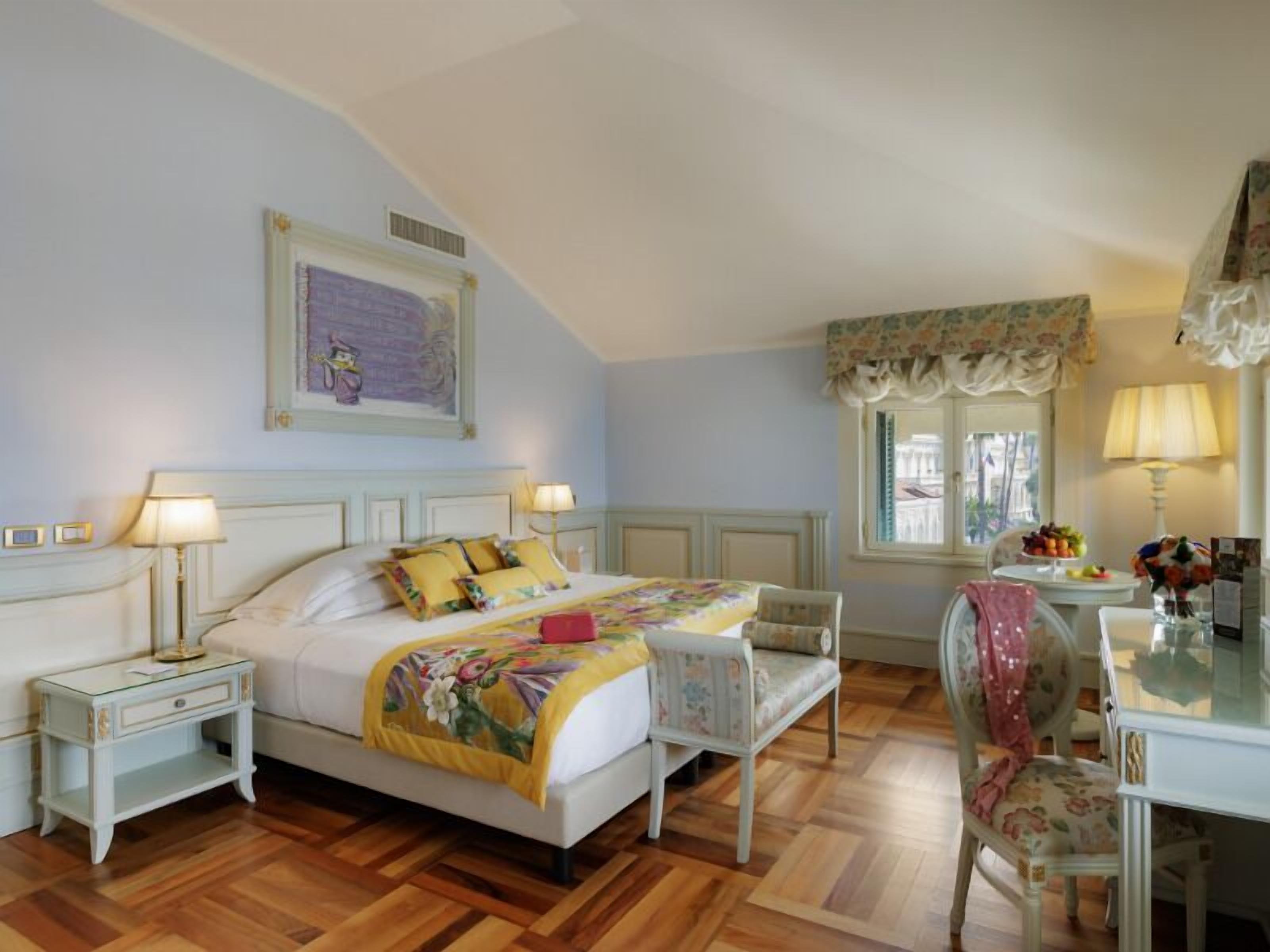 Premium bedding, pillow-top beds, minibar, in-room safe