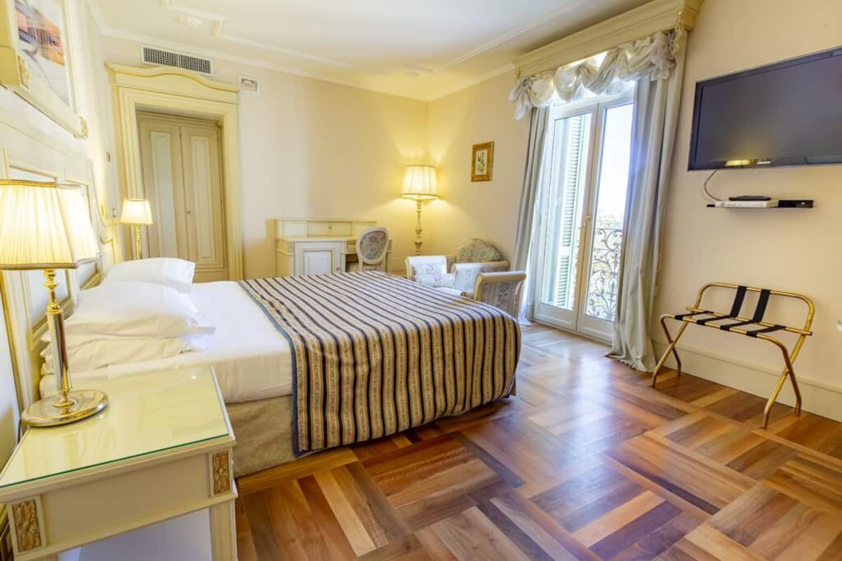 1 chambre, literie de qualité supérieure, surmatelas, minibar