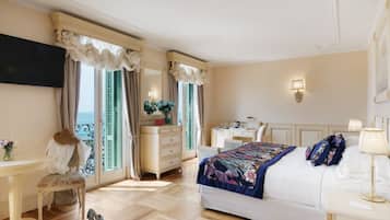 Premium bedding, pillowtop beds, minibar, in-room safe