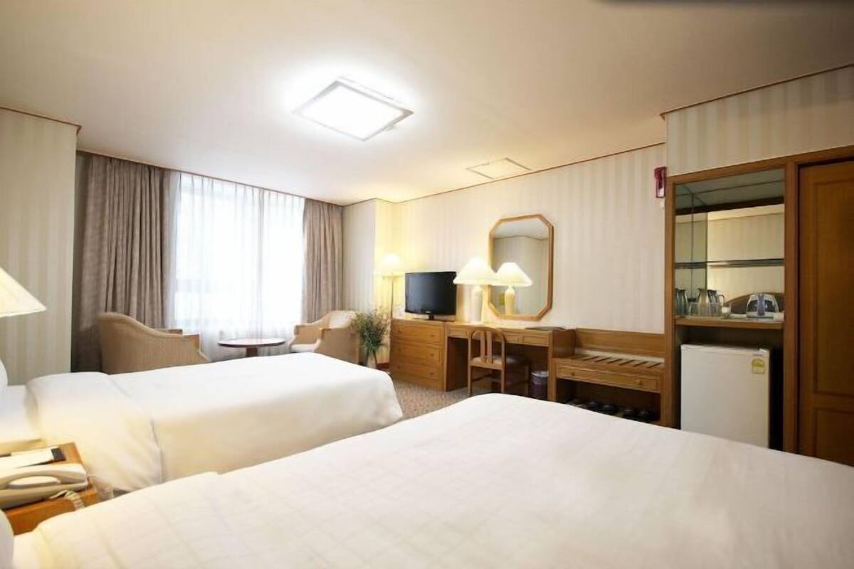 Minibar, wifi gratis, ropa de cama