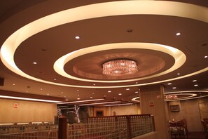 2 restaurantes, se sirve desayuno, cocina coreana