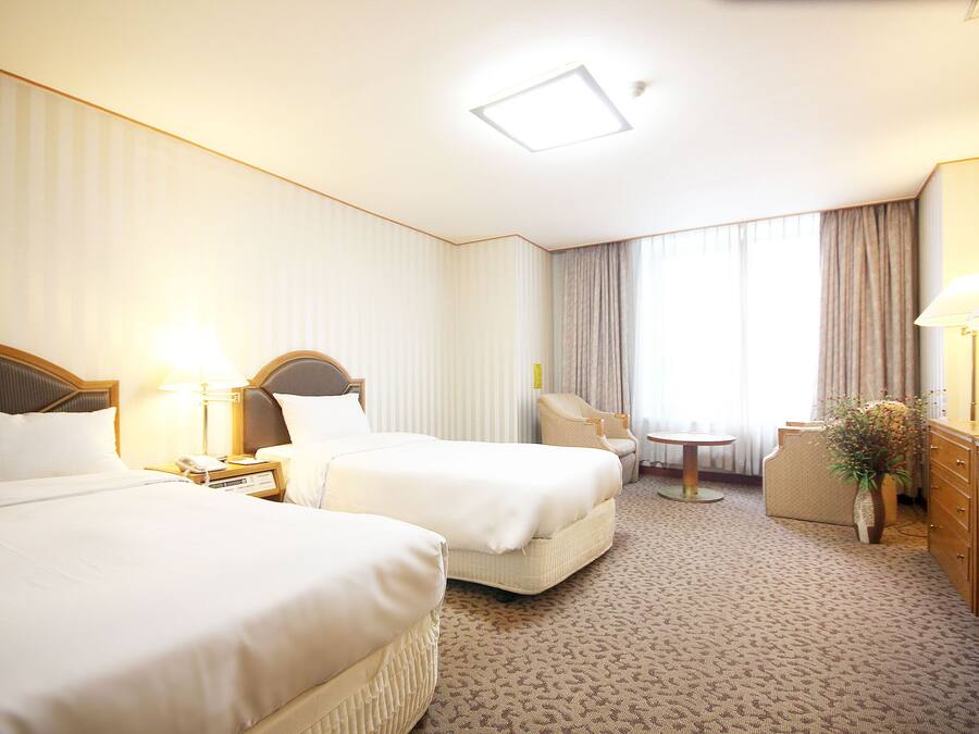 Kahden hengen deluxe-huone (kaksi sänkyä) | Minibaari, ilmainen Wi-Fi, vuodevaatteet