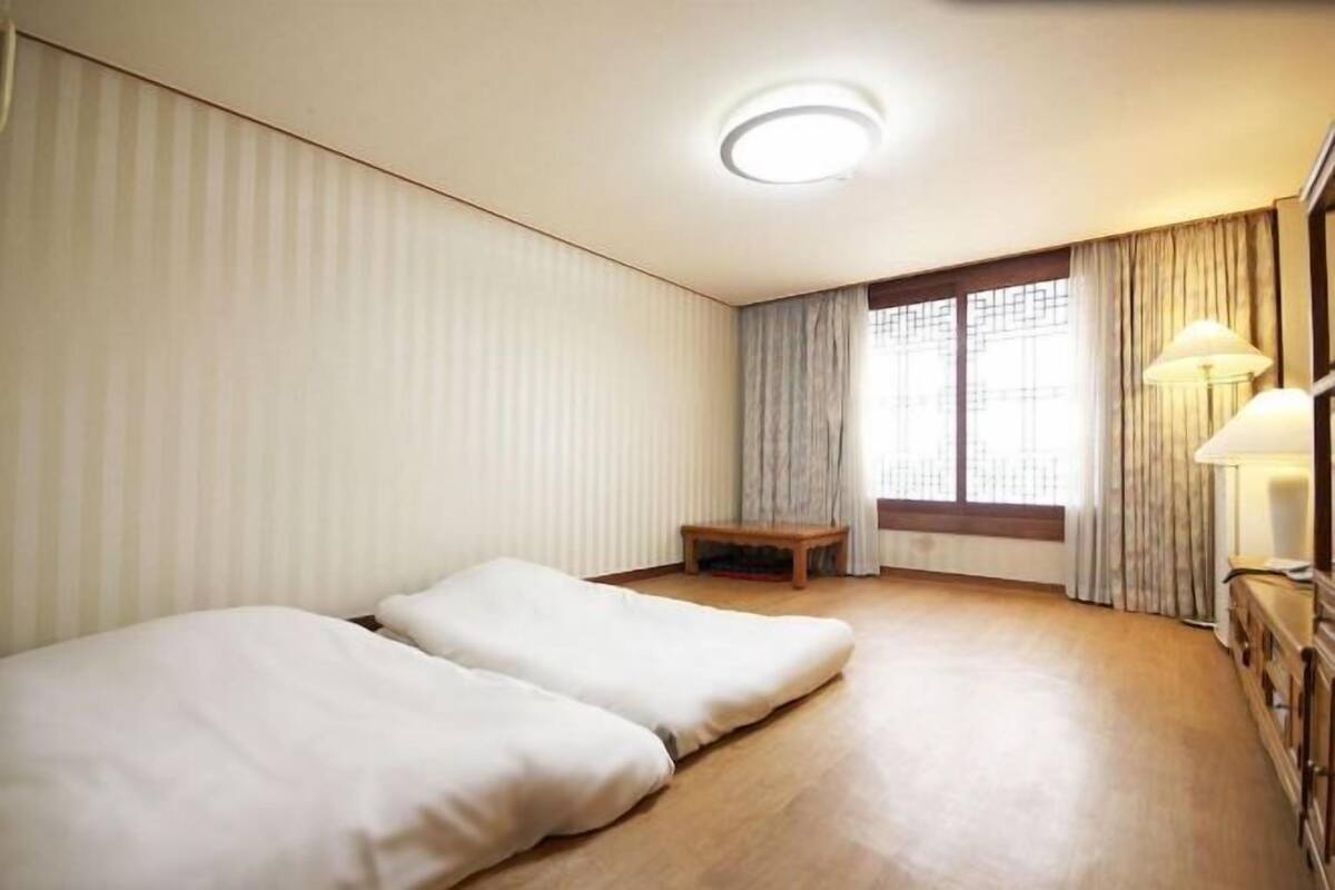 Minibar, wifi gratis, ropa de cama