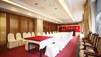 2 restaurants, breakfast served, Korean cuisine