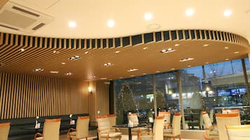 Breakfast, lunch and dinner served