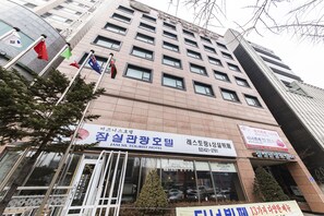 施設の正面