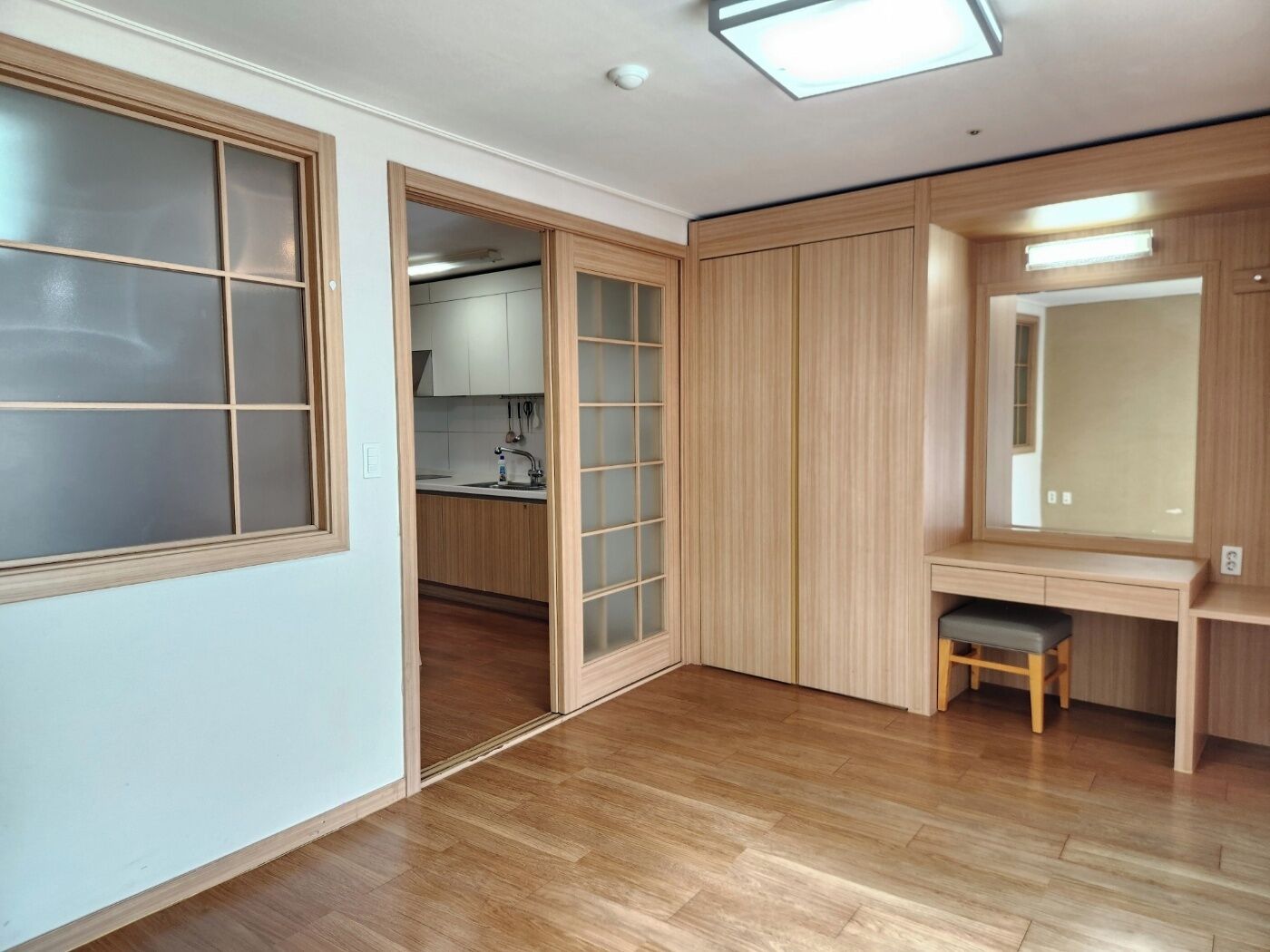 Soundproofing, free WiFi, bed sheets