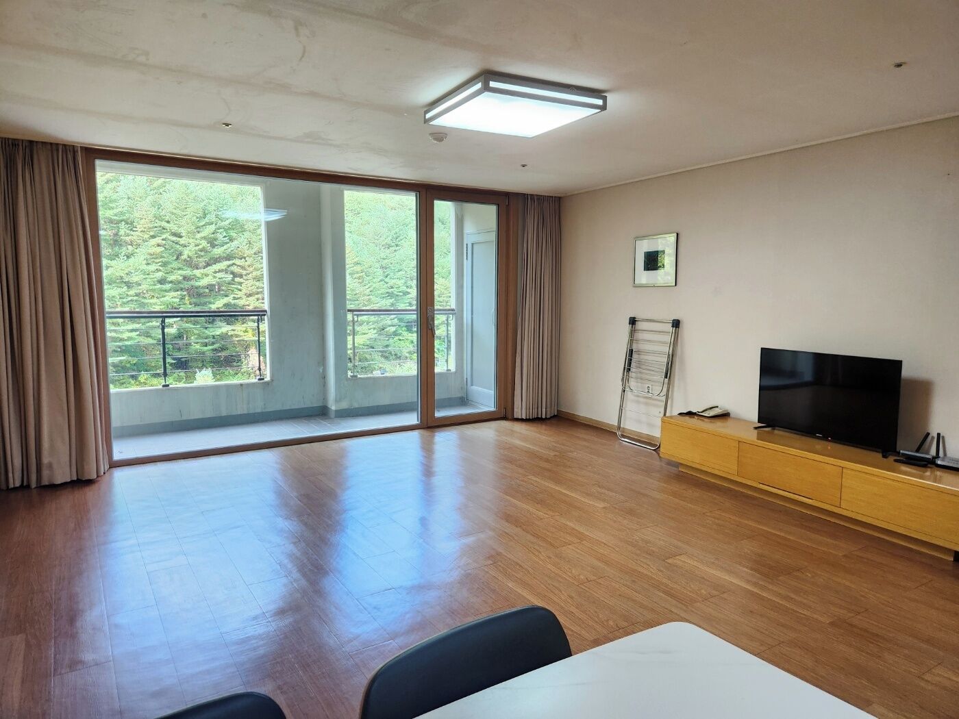 Soundproofing, free WiFi, bed sheets