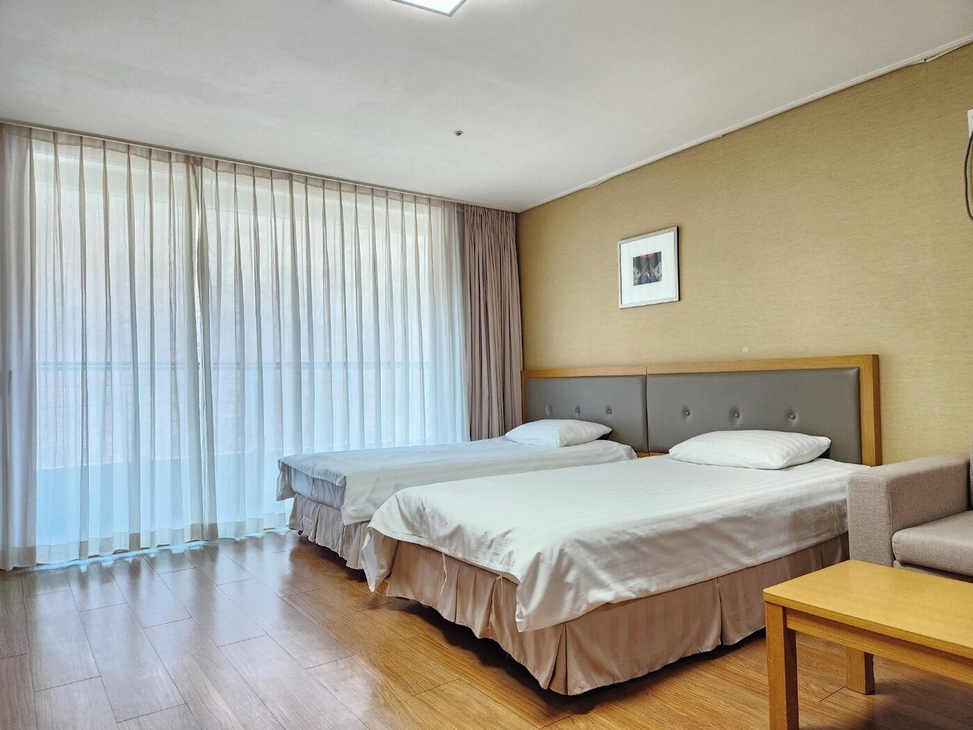 Oak Twin Bed Room | Chambres insonorisées, Wi-Fi gratuit, draps fournis