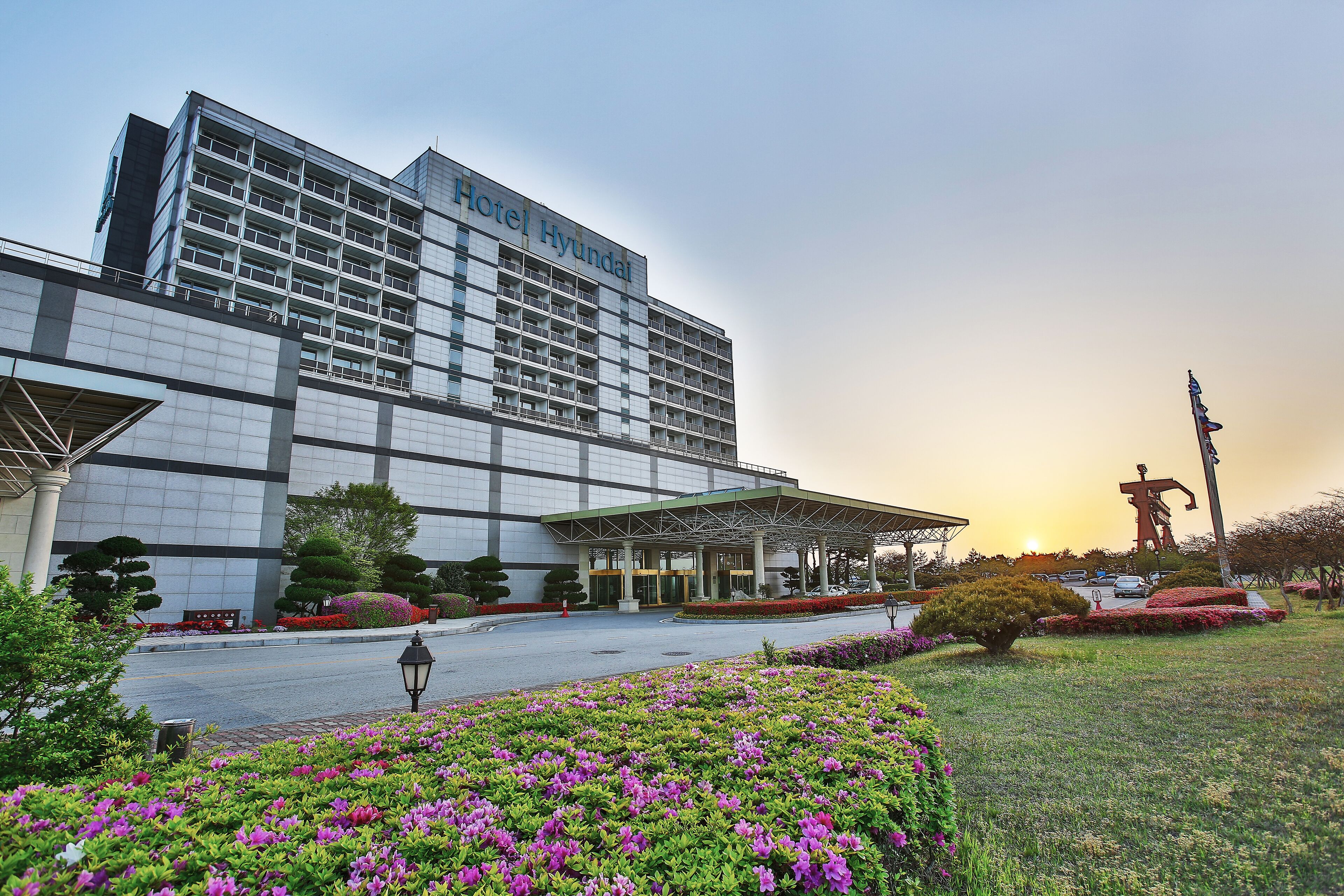 A modern hotel building with a large entrance and a covered area.