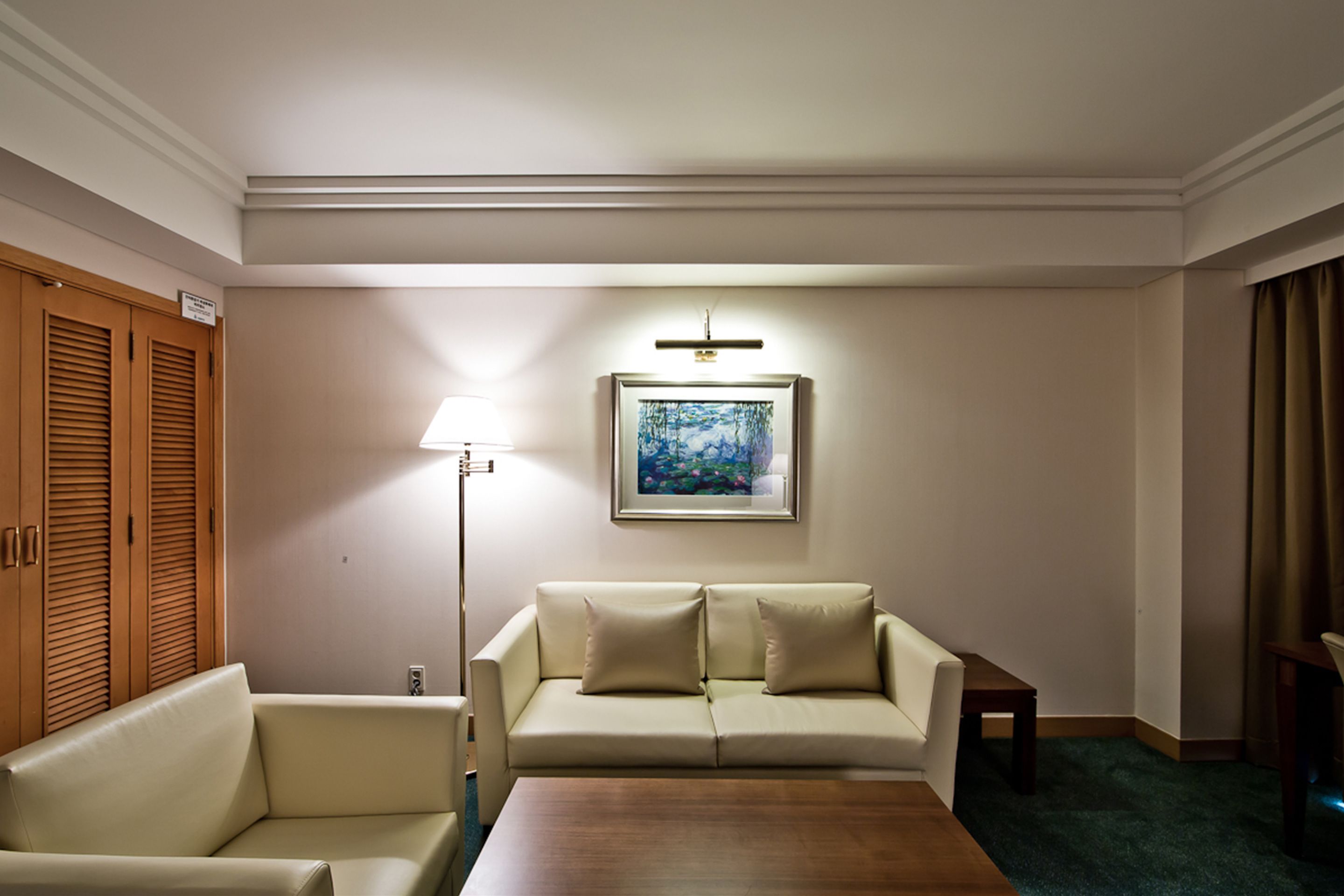 1 bedroom, premium bedding, minibar, in-room safe