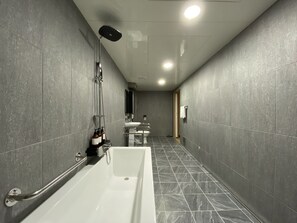 Premier Room | Bathroom | Combined shower/tub, designer toiletries, hair dryer, bathrobes
