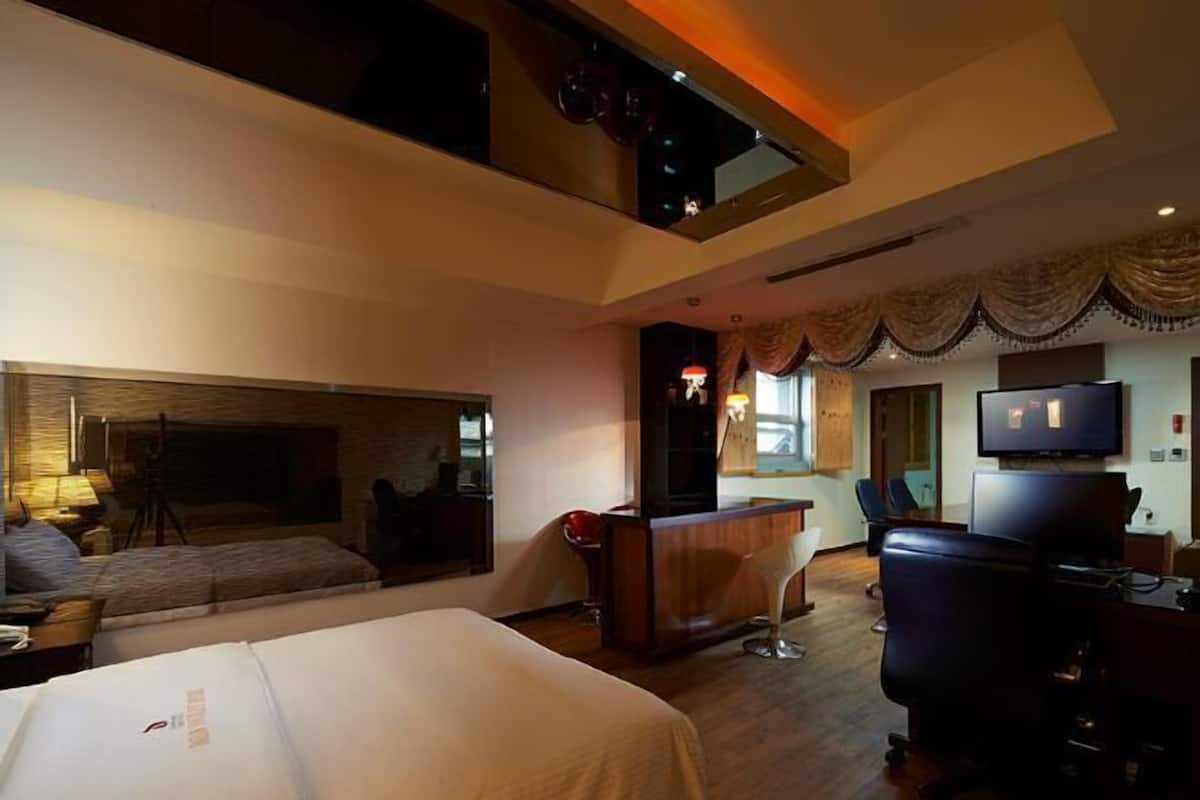 Premium bedding, down duvets, free minibar, individually furnished