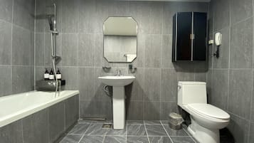 Premier Room | Bathroom | Combined shower/tub, designer toiletries, hair dryer, bathrobes