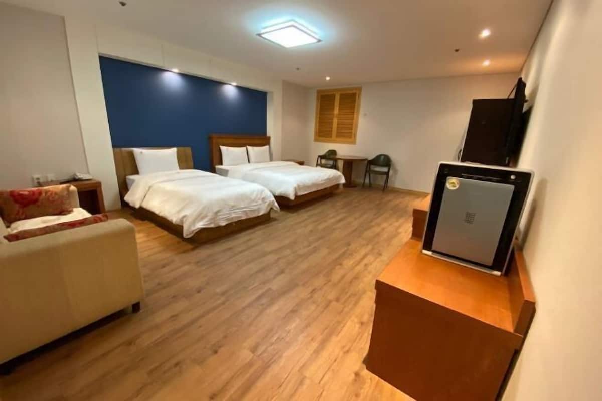 Premium bedding, down duvets, free minibar, individually furnished