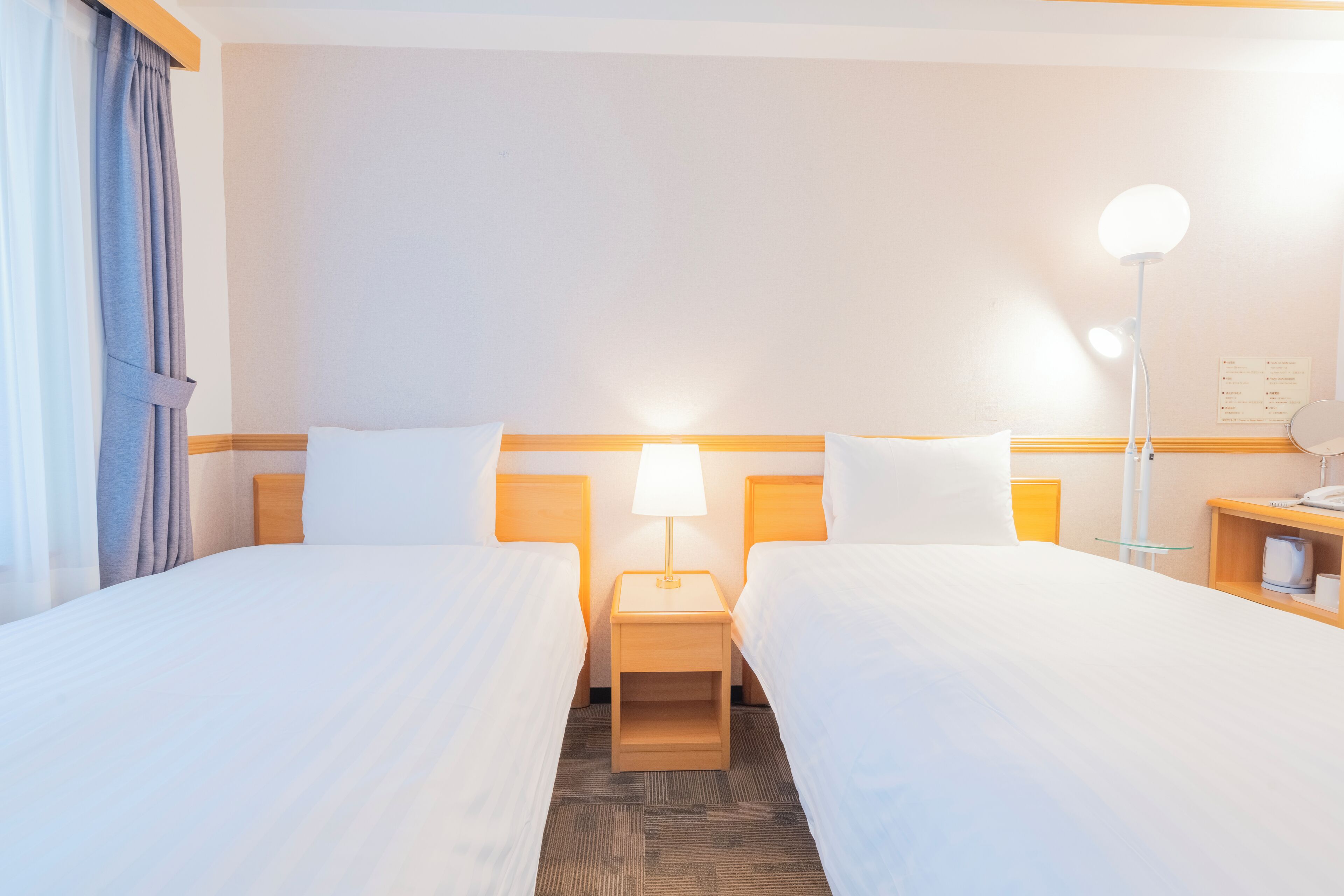twin room, non smoking, harbour view | in-room safe, desk, laptop workspace, free wifi