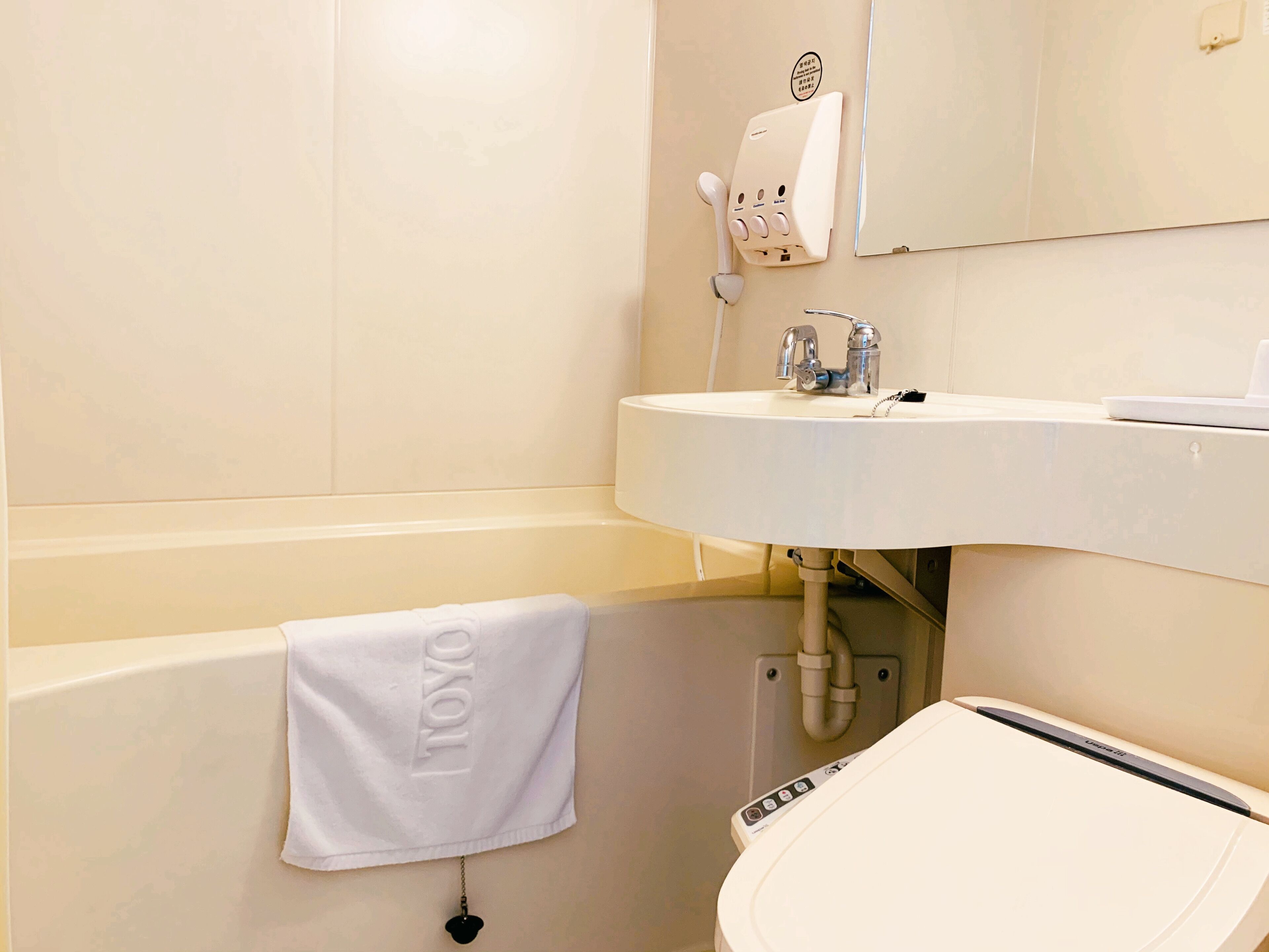 family twin room, non smoking | bathroom | combined shower/bathtub, hair dryer, towels