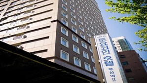 A hotel building with a sign indicating it is the "Hotel Choongri." - Toyoko Inn Busan Jungang Station (Busan)