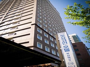 A hotel building with a sign indicating it is the "Hotel Choongri." - Toyoko Inn Busan Jungang Station (Busan)