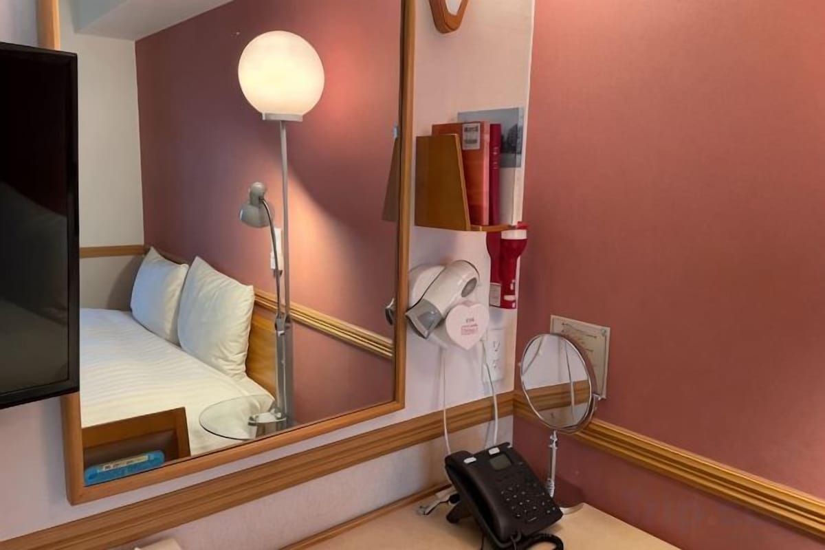 In-room safe, desk, iron/ironing board (on request), WiFi (free)