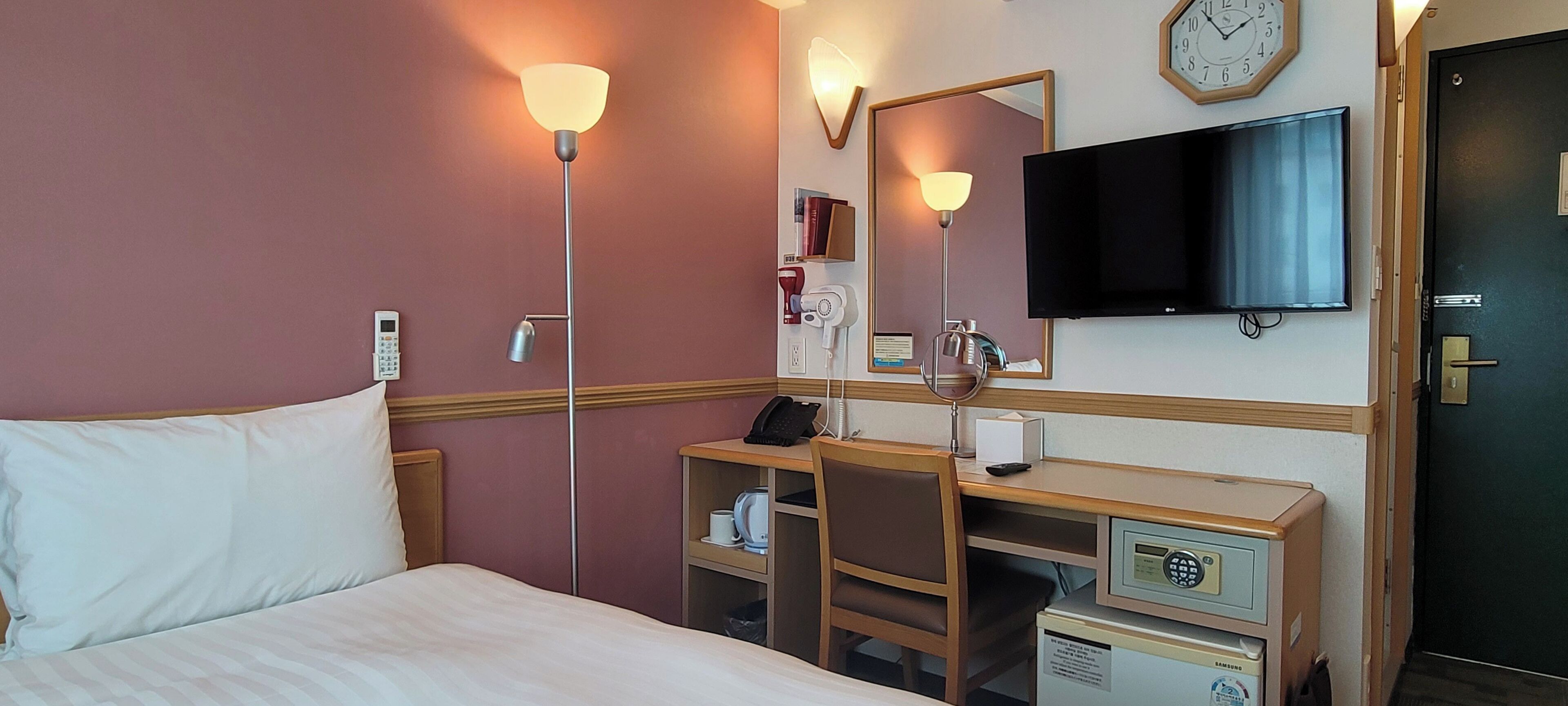 1 bedroom, in-room safe, desk, iron/ironing board