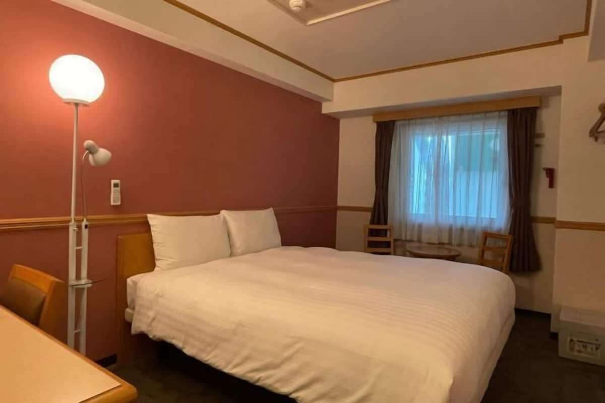In-room safe, desk, iron/ironing board, free WiFi