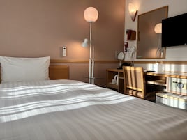 Caja de seguridad en la habitación y escritorio