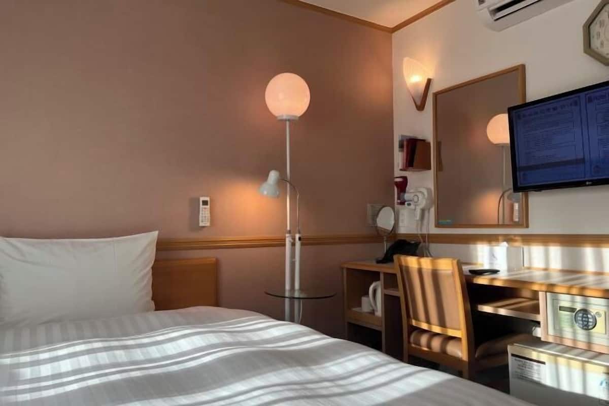 In-room safe, desk, iron/ironing board, free WiFi