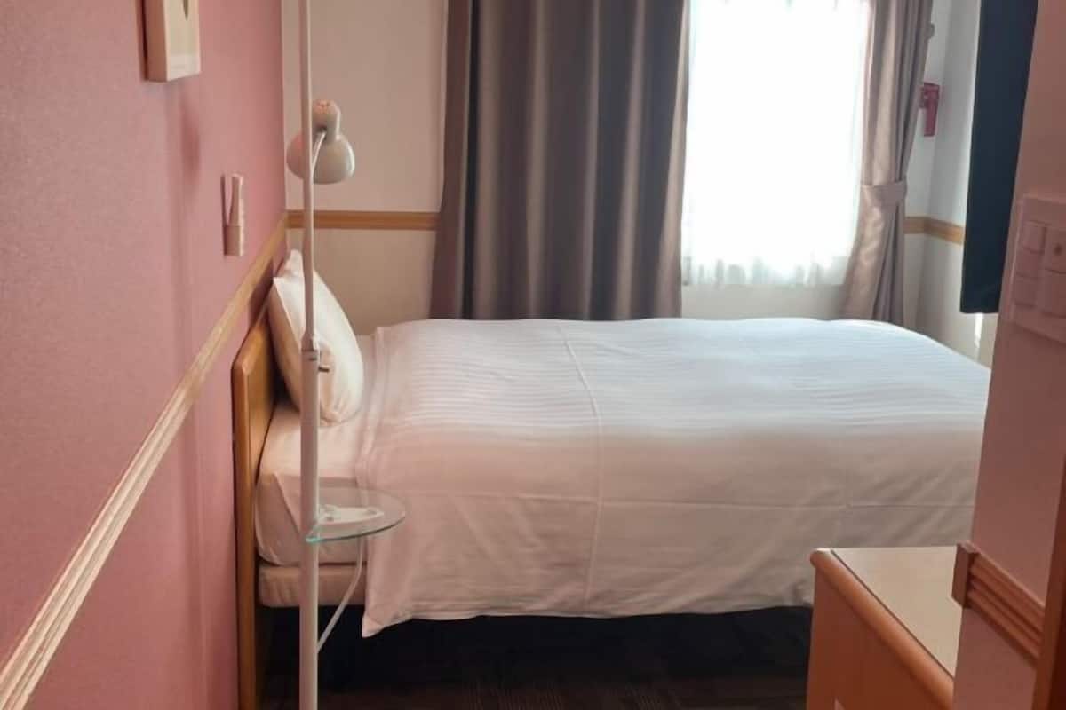 In-room safe, desk, iron/ironing board, free WiFi