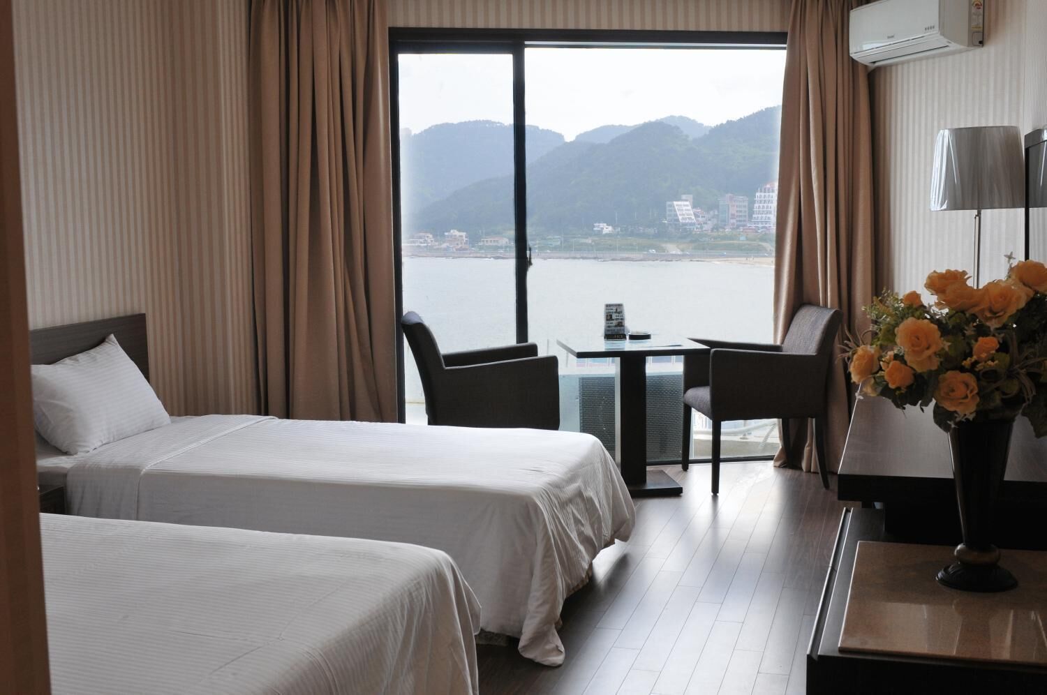 deluxe twin room | beach/ocean view