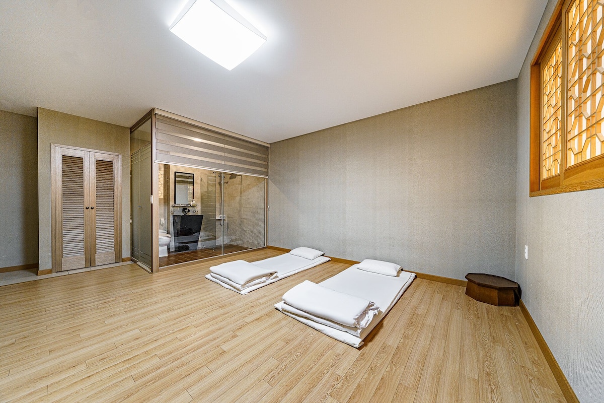 Family Room (Ondol)