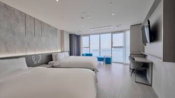 Deluxe Twin Family Room, Ocean View | Blackout drapes, free WiFi, bed sheets