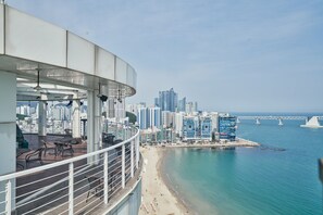 Land view from property - Hotel Aqua Palace (Busan)