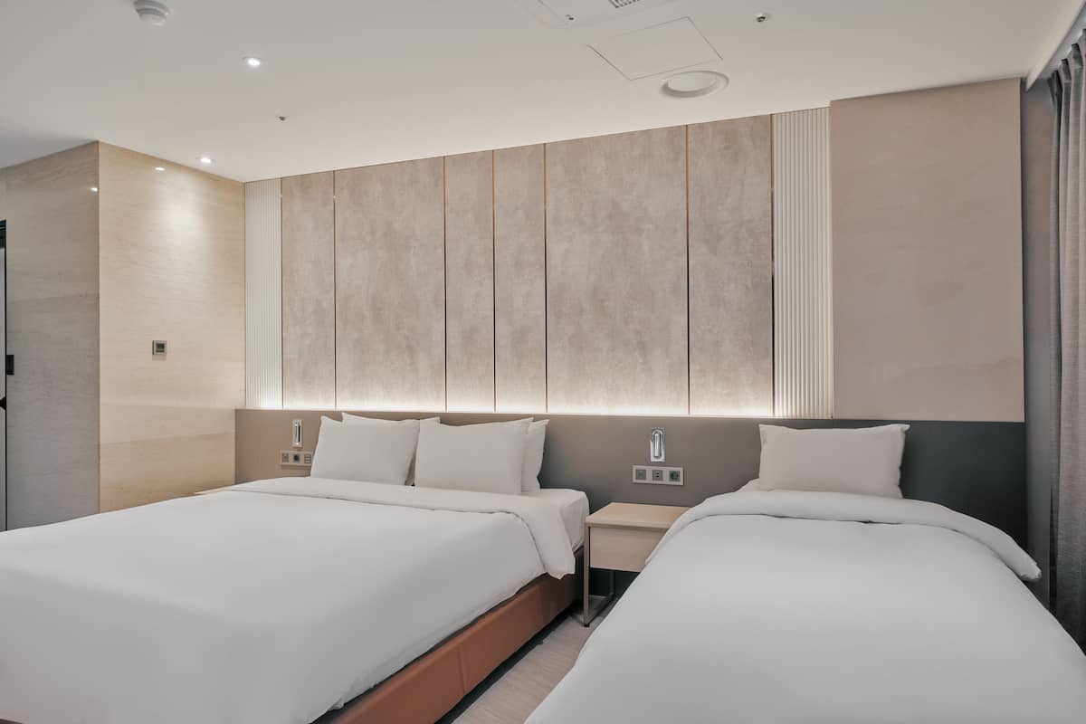 Family Twin Room (No view)