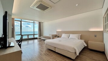 Premium Ocean Double Room | Premium bedding, desk, iron/ironing board, free wired internet