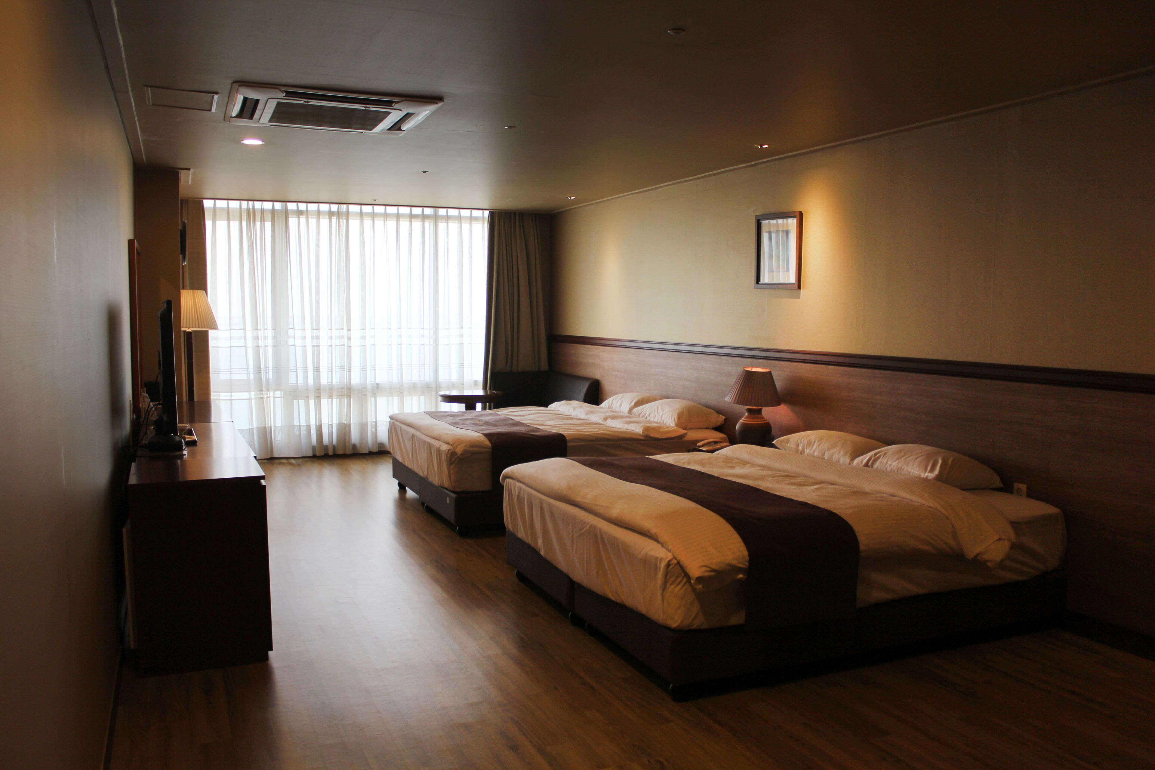 deluxe ocean twin room | premium bedding, desk, iron/ironing board, free wired internet