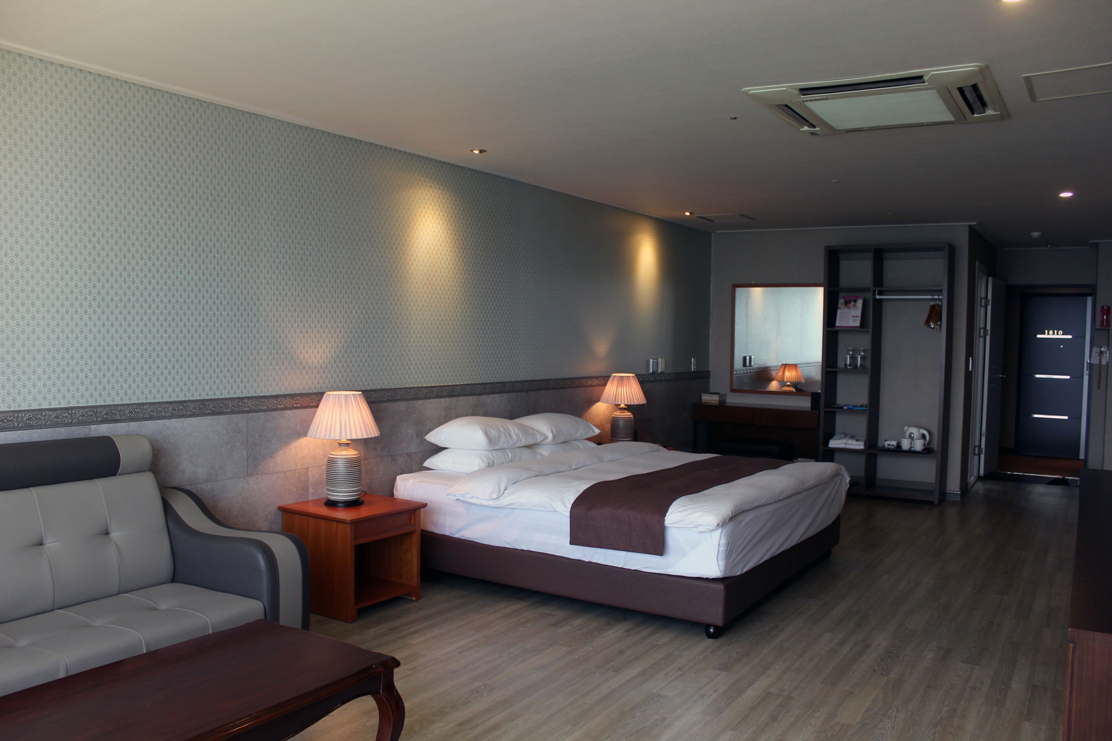 deluxe ocean double room | premium bedding, desk, iron/ironing board, free wired internet