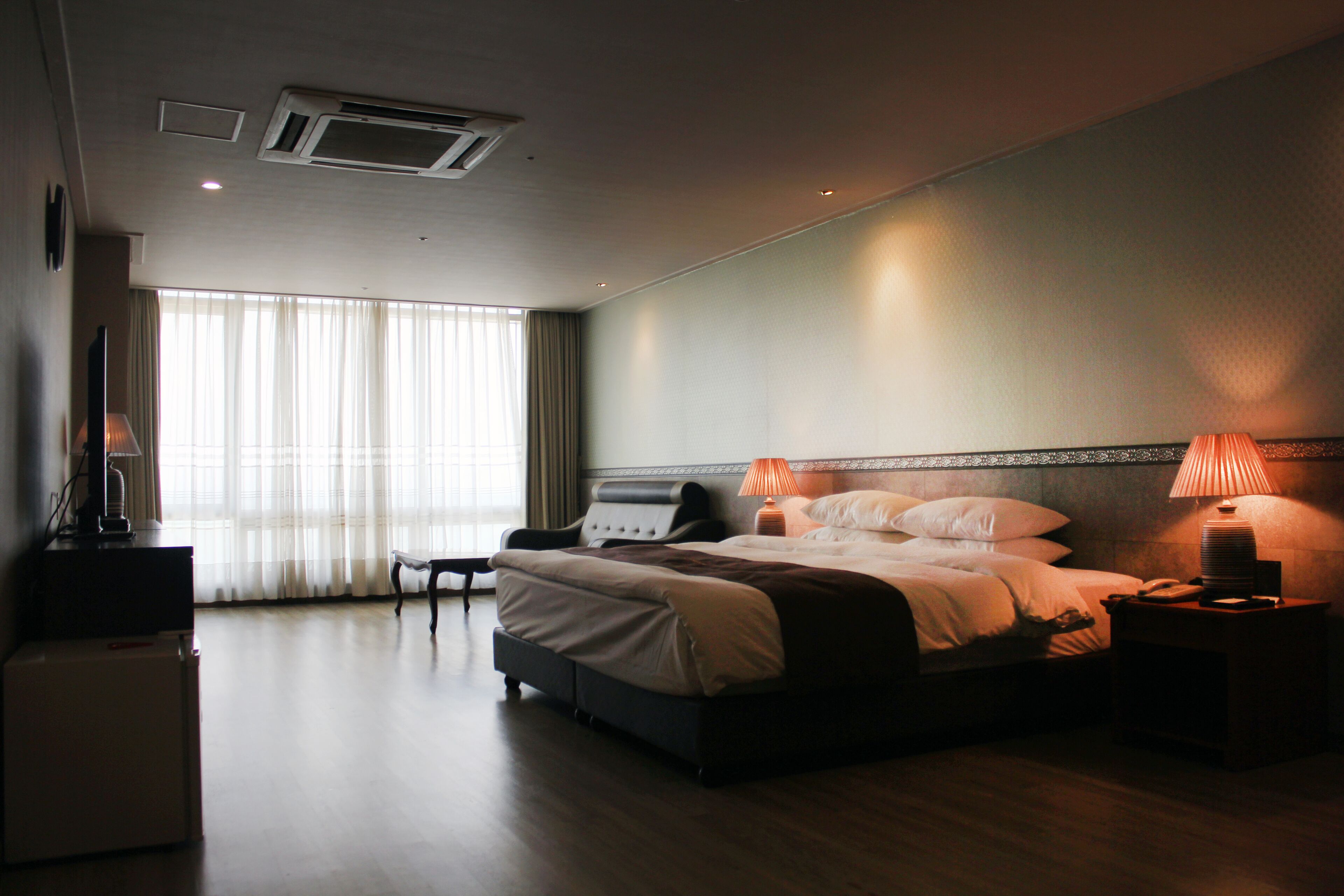 deluxe ocean double room | premium bedding, desk, iron/ironing board, free wired internet