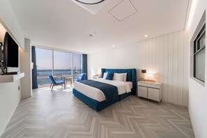 Signature Ocean Double Room | Premium bedding, desk, iron/ironing board, free wired internet - Homers Hotel (Busan)
