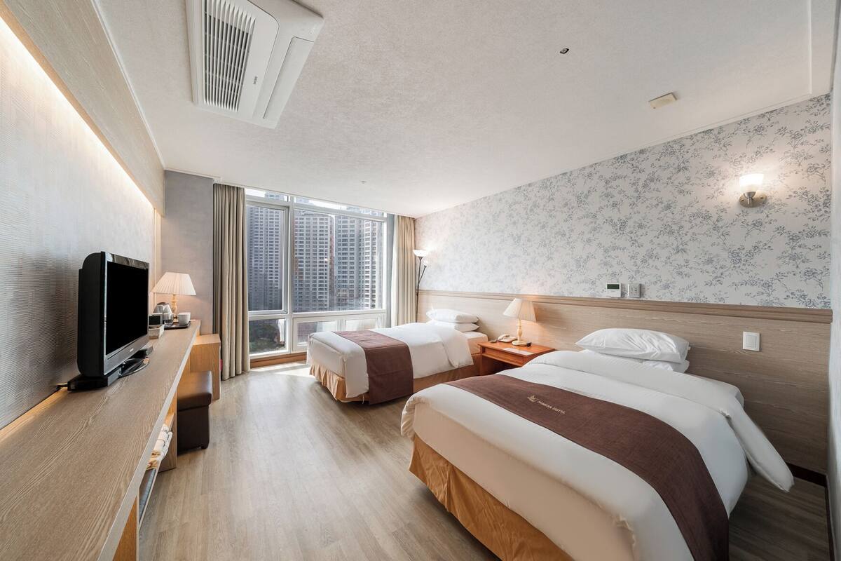 Ropa de cama de alta calidad y escritorio