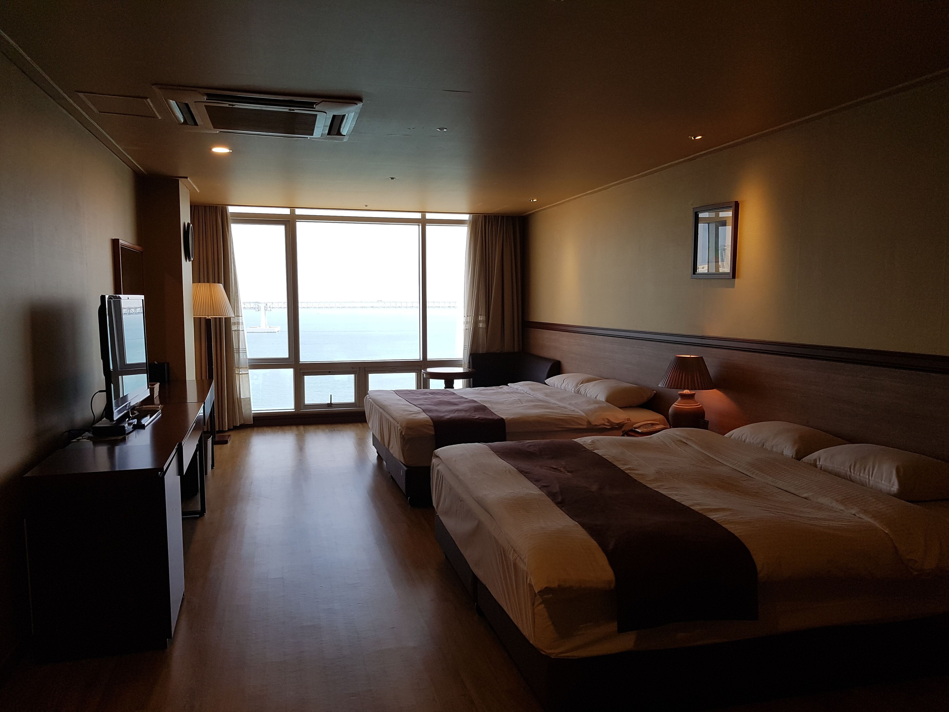 deluxe ocean twin room | premium bedding, desk, iron/ironing board, free wired internet