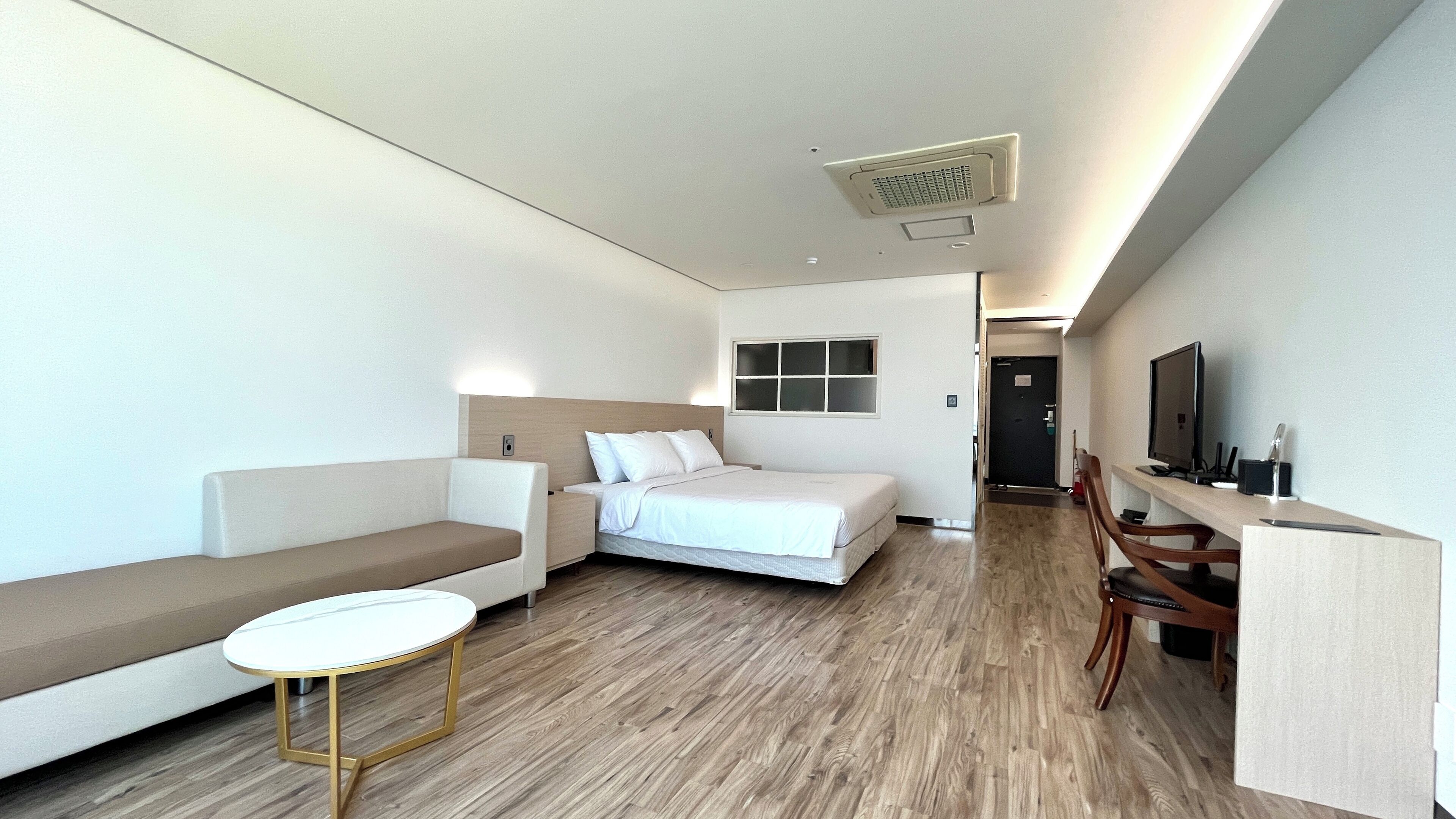 premium ocean double room | premium bedding, desk, iron/ironing board, free wired internet