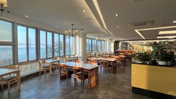 매일 뷔페 아침 식사 유료